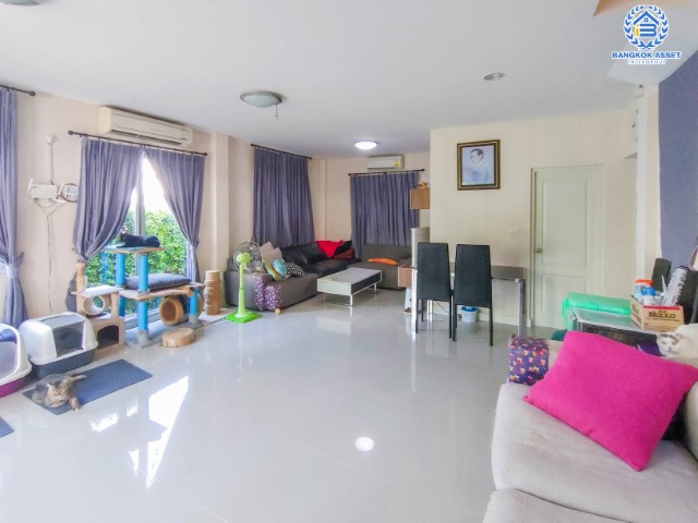 *****บ้านแฝดมือสองย่านนนทบุรี ม.ไลฟ์บางกอกบูเลอวาร์ด พระราม5 #หลังมุม เนื้อที่กว้างขวางถึง 35.4 ตร.ว. ฟังก์ชัน 3 ห้องนอน 2 ห้องน้ำ 1 ที่จอดรถ บนทำเลเดินทางง่าย ใกล้รถไฟฟ้าสายสีม่วง "สถานีแยกติวานนท์" เชื่อมต่อถ.นครอินทร์ ถ.ราชพฤกษ์ ใกล้ทางด่วน "ศรีรัช"